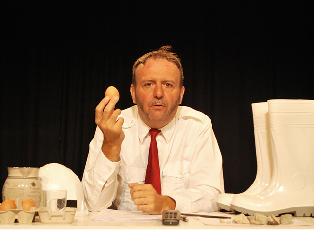 POURQUOI LES POULES PRÉFÈRENT-ELLE ÊTRE ÉLEVÉES EN BATTERIE ?